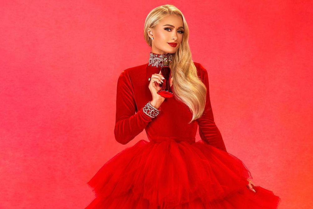 Paris Hilton nel cast del film di Natale Clashing Through the Snow